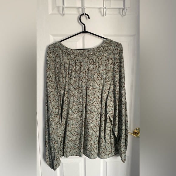 Woman’s Blouse - Picture 2 of 3